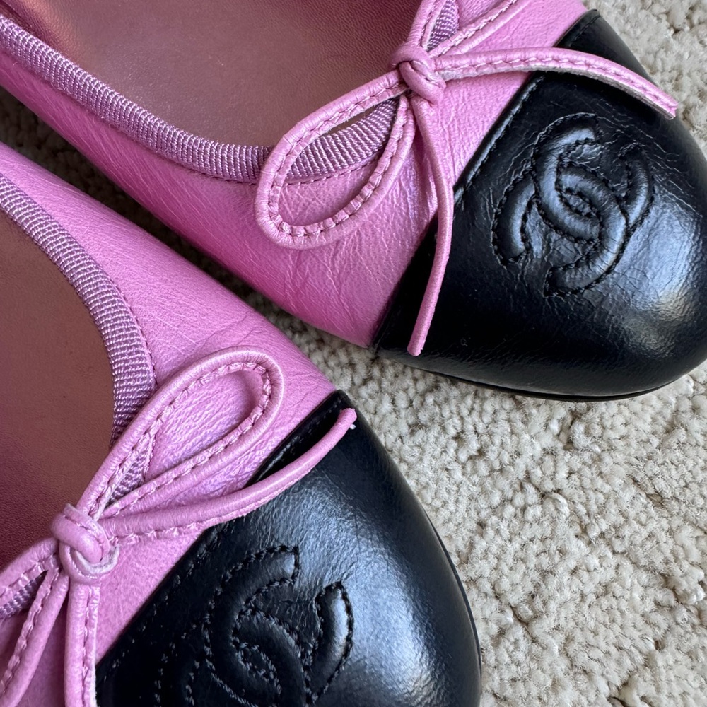 CHANEL Two-Tone Pink and Black Flats 41 - Picture 3 of 9